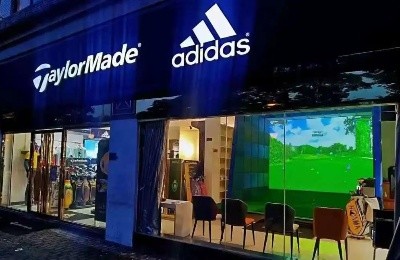 高爾夫球具店新潮流？高爾夫模擬器強強聯(lián)合，助你打好球！